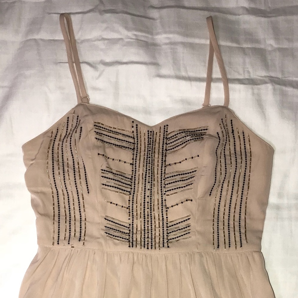 Nude flowey dress